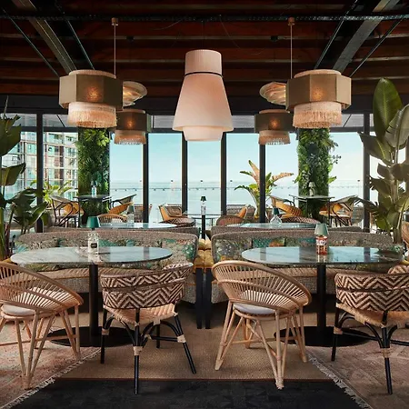 Отель Tivoli Oriente